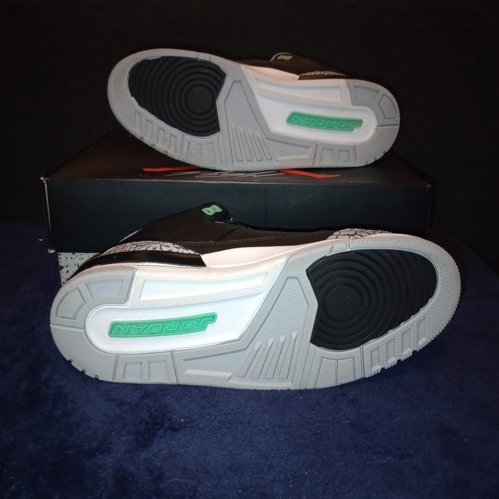 EUC Air Jordan 3 Retro Green Glow Men's Size 10 - Picture 6 of 10